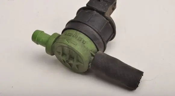 Mercedes-Benz CLK A209 C209 Valve A0004706593