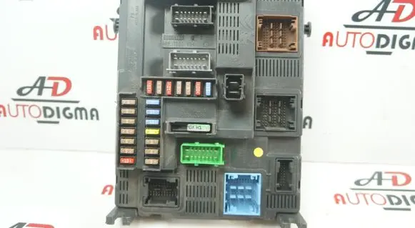 Peugeot 208 Fuse module 9678355980