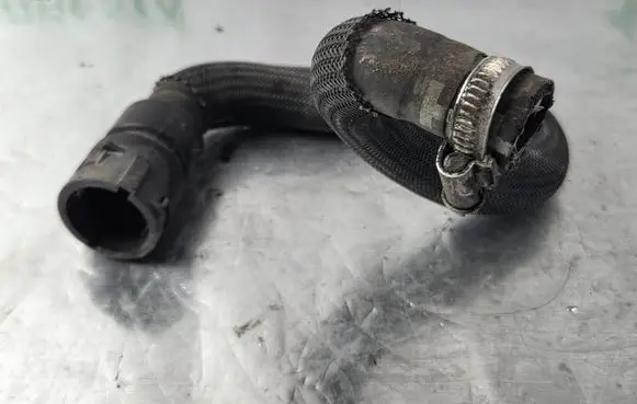 Engine coolant pipe/hose