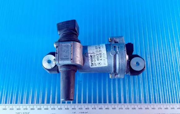 Mercedes-Benz ML W163 Vent window/glass motor A1638201342