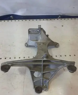 Mercedes-Benz C W205 Engine mounting bracket A2740981430