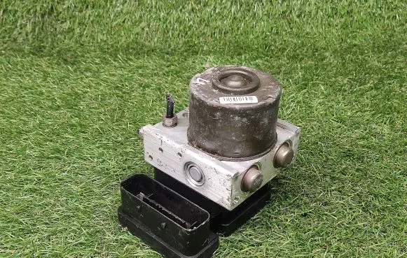 Ford Focus ABS Pump 3M512M110GA