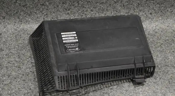 BMW 5 E39 Air filter box cover 8379627