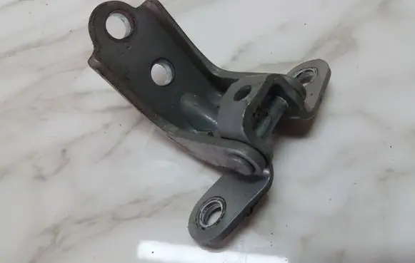 Hyundai Tucson LM Front door lower hinge 