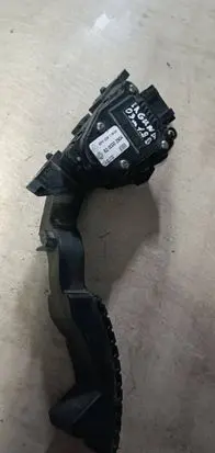 Renault Laguna II Accelerator throttle pedal 8200002904 6PV00811900