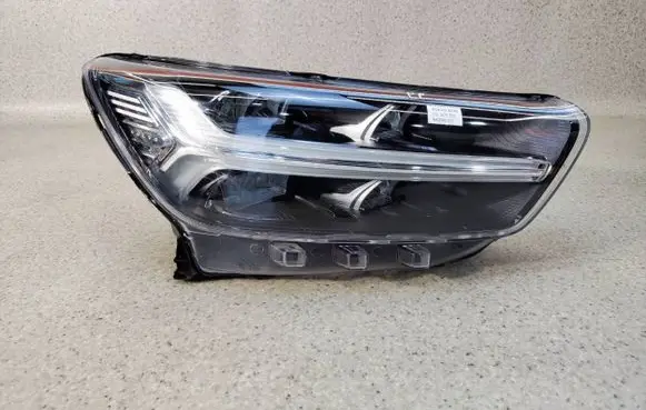 Volvo XC40 Headlight/headlamp 31655638
