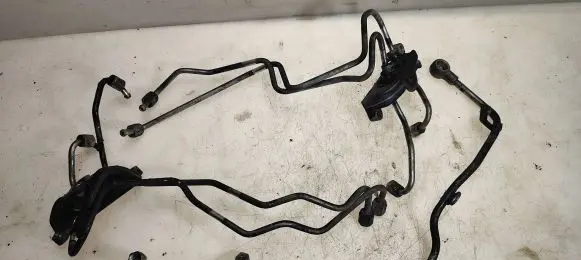 Fuel injector supply line/pipe