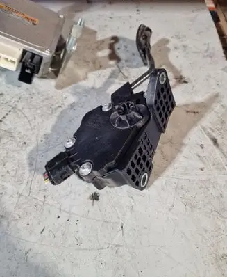 Toyota RAV 4 (XA30) Accelerator throttle pedal 7811042030