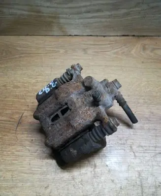 Honda CR-V Rear brake caliper