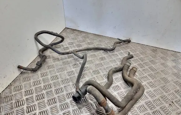 Volkswagen PASSAT B7 Engine coolant pipe/hose