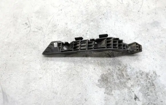 Front bumper mounting bracket