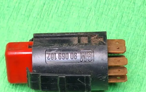 Opel Kadett D Hazard light switch 90069102