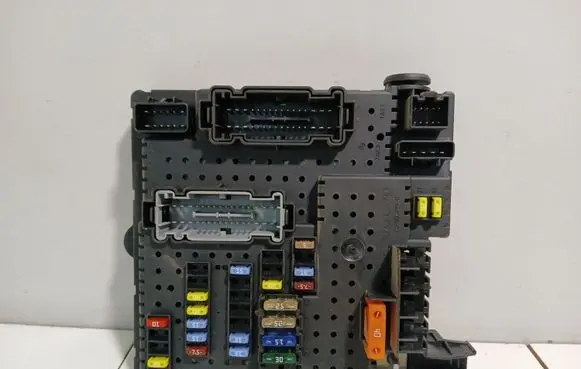 Volvo XC90 Fuse module 30728512