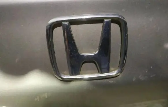 Honda CR-V Manufacturer badge logo/emblem 