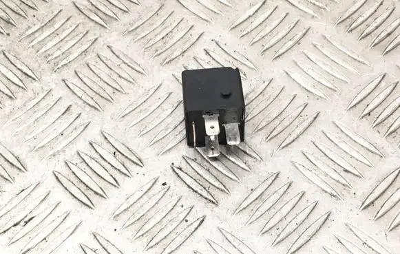 Volkswagen PASSAT B6 Other relay 4H0951253A V23136B0006X080