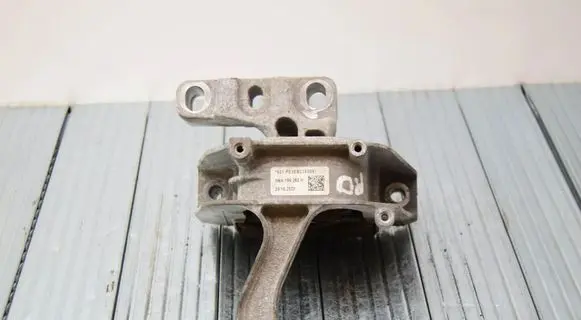 Volkswagen Caddy Engine mount bracket 5WA199262H