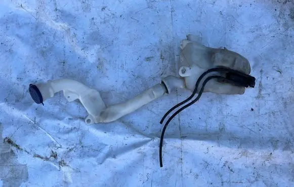 Citroen C3 Windshield washer fluid reservoir/tank 9683988680