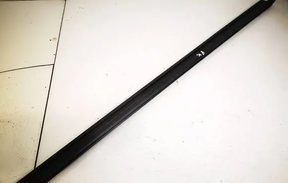 Front door glass trim molding