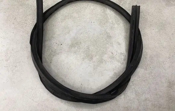 Audi A4 S4 B7 8E 8H Engine compartment rubber 8E0823731B