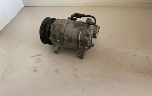 BMW X1 F48 F49 Air conditioning (A/C) compressor (pump) 21137510 6811432