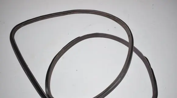 BMW 7 E38 Rear door rubber seal (on body) 