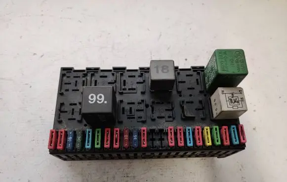 Volkswagen Caddy Fuse box set 357937039