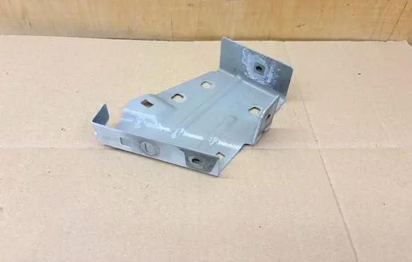 Renault Master III Fender mounting bracket 631438806R 4721
