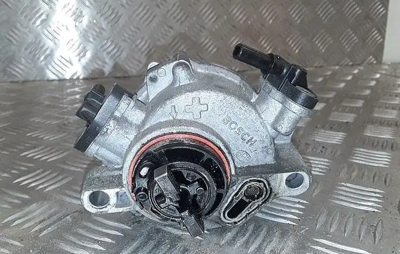 Citroen DS3 Vacuum pump 9804021880