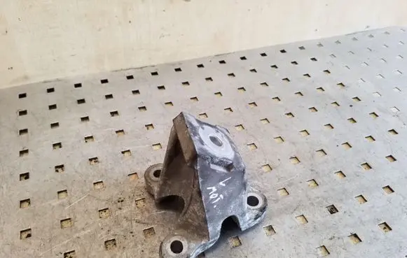 Audi A6 S6 C6 4F Engine mounting bracket 4F0199307AA
