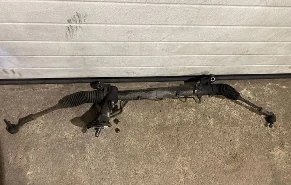 Volvo S40 Steering rack 30680347