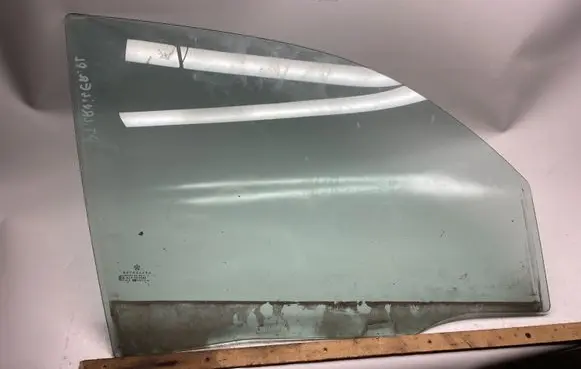Chrysler PT Cruiser Front door window glass four-door 43R004584