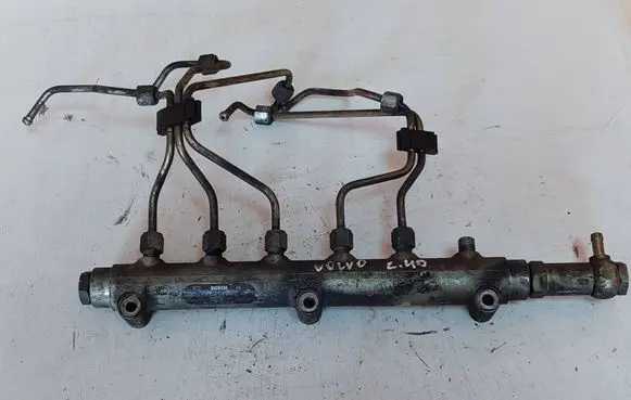 Volvo V70 Fuel main line pipe 8658252 004252