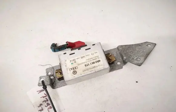 Audi A6 S6 C4 4A Alarm control unit/module 4a0951173