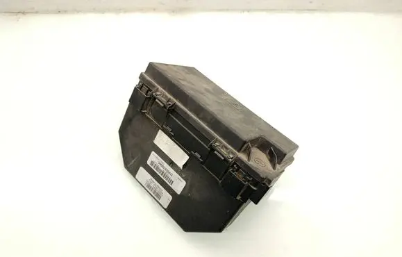 Dodge Grand Caravan Fuse module R62335001 RT021333L9 04692335AG