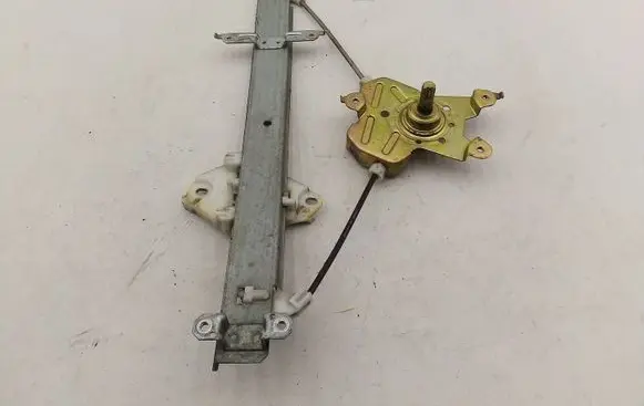Honda Jazz Rear window lifting mechanism without motor 