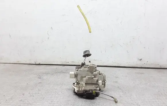 Audi A4 S4 B7 8E 8H Rear door lock 8E0839015