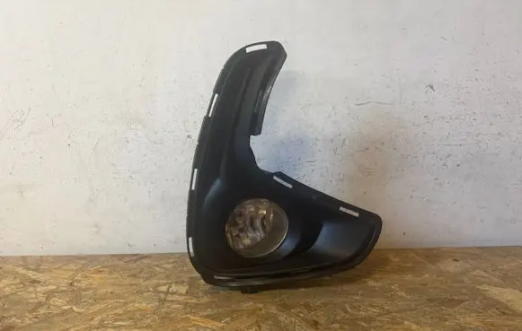 Toyota Yaris Front fog light 90008490 8121002110 17022021