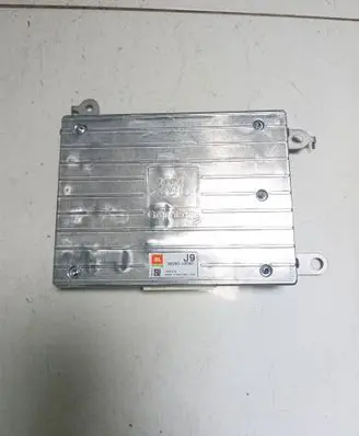 Toyota RAV 4 (XA40) Sound amplifier 8628042050