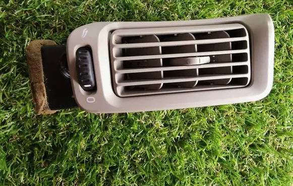 Volvo XC90 Air vent grill in roof 864319
