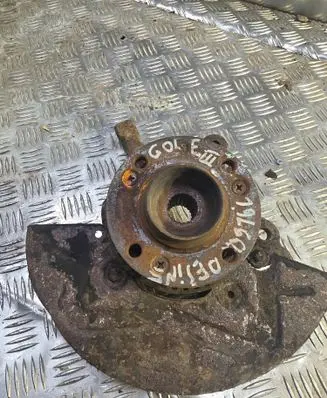Volkswagen Golf III Front wheel hub 