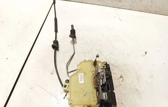 Volkswagen Polo IV 9N3 Front door lock 3b1837015as 117695103