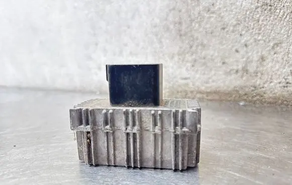 Opel Astra J Glow plug pre-heat relay 09132691 51299008