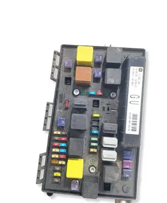 Opel Zafira B Fuse module 13206748 5DK00866848