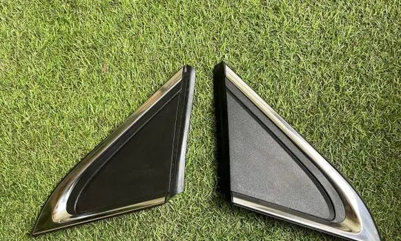 Fender trim (molding)