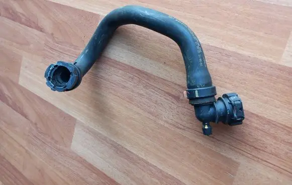 Citroen C4 II Picasso Engine coolant pipe/hose 9670445080