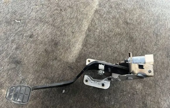 Mitsubishi Colt CZ3 Clutch pedal 