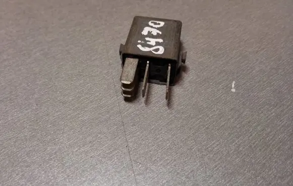 BMW 5 E39 Other relay 61361393415 V23073B1008X19