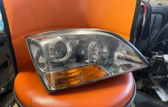 KIA Sorento Headlight/headlamp 921023E5