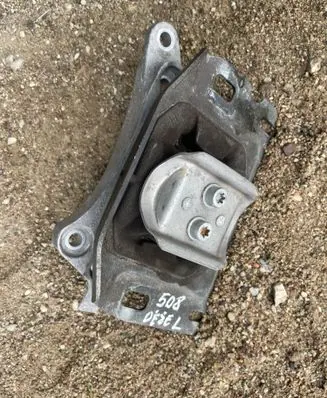 Peugeot 508 II Gearbox mount 9820554780