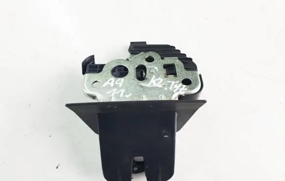 Audi A4 S4 B8 8K Tailgate lock latch 